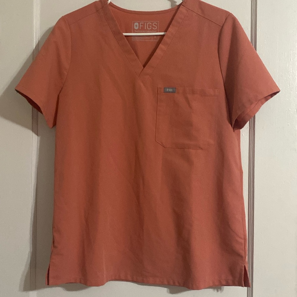 Figs medium scrub top